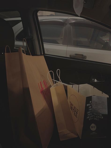 Shopping Astetic Photos, Aesthetic Shopping Pictures Bags, Shopping Bags In Car Aesthetic, Aesthetic Shopping Bags Pictures, Shopping Bags Aesthetic Wallpaper, Shopping Spree Aesthetic Friends, Shoe Shopping Aesthetic, Shopping Trip Aesthetic, Shopping Date Aesthetic