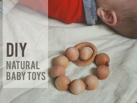 Diy Baby Toys, Diy Baby Gym, Homemade Baby Toys, Natural Baby Toys, Baby Toys Diy, Homemade Toys, Baby Sleep Problems, Wooden Baby Toys, Baby Projects