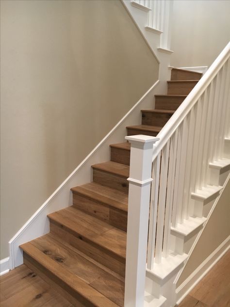 Wooden Stairs Color Ideas, Vinyl Plank Stairs, Plank Stairs, Stairway Design Ideas, Stained Staircase, Piano Stairs, Wood Floor Stairs, Internal Stairs, Railing Makeover