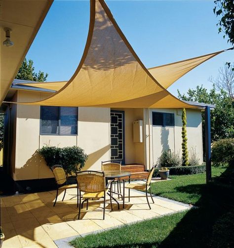 . Ombra Pergola, Triangle Shade Sail, Patio Sun Shades, Shade Ideas, Backyard Shade, Backyard Canopy, Pergola Design, Diy Shades, Sun Sail Shade