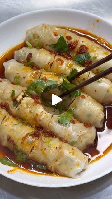 Ramano. on Instagram: "Easy dumpling rolls!! Order the chilli oils via link in bio!! Ingredients- Ground chicken Salt&pepper OG chilli oil (order via link in bio) Scallion Garlic Soy sauce Sesame oil Rice paper Steam for 10-15mins . . . . . . . . . . #dumplings #chillioil #easyrecipes #dinner #eeeeeats" Easy Dumplings, Chicken Salt, Chilli Oil, Steamed Dumplings, Ground Chicken, Chicken Rice, Sesame Oil, Rice Paper, Dumplings