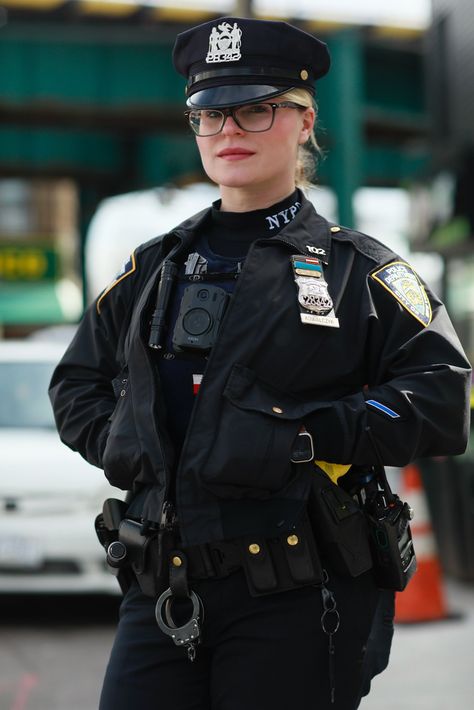 Police Girl, Black Police Women, Women Police Officers Female Cop, Girl Police Officer, Blonde Police Woman, Female Cop, Old Police Cars, Cool Vans, Police Officer