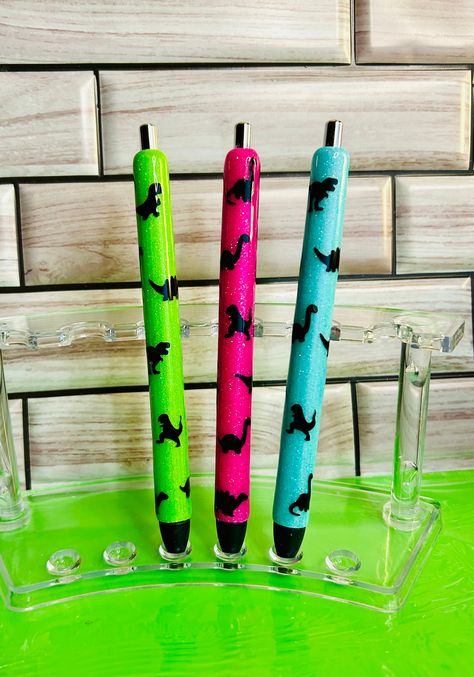 These are UV resin pens.  Black ink medium point tips.  They are refillable- 0.7mm.  The permanent vinyl is sealed with Top Coat UV resin.  Ships via USPS with tracking and insurance. Uv Resin Pens, Custom Ink Pens, Cow Pen, Pen Designs, Epoxy Pens, Resin Pens, Pen Craft, Circuit Ideas, Fancy Things