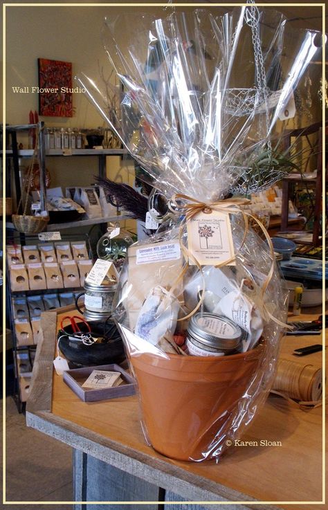 Raffle Gift Basket Ideas, Auction Gift Basket Ideas, Class Mom, Theme Baskets, Silent Auction Baskets, Gardening Gift Baskets, Client Appreciation Gifts, Auction Basket, Homemade Gift Baskets