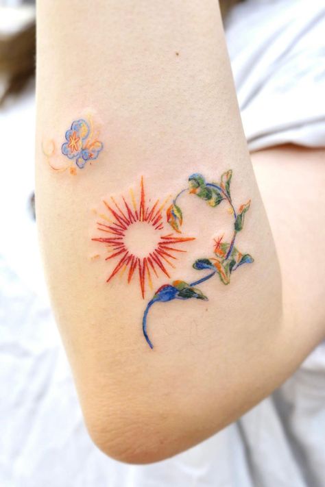 Sun Tattoos For Women, Black Women Tattoos, Aesthetic Tattoos Arm, Tattoos About Love, Tattoos About Growth, Tattoos About Mom, Deep Meaning Tattoos, Tattoos For Someone Who Passed, Tattoos Between Breast