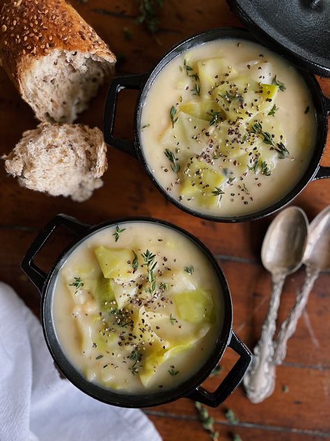 Colcannon Soup Recipe, Colcannon Soup, Irish Colcannon, Potato Leek, Soup Diet, A Potato, Irish Recipes, Russet Potatoes, Vegetable Stock