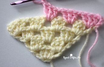 How to Crochet Corner-to-Corner using the Granny Stitch - Repeat Crafter Me Picot Crochet, C2c Blanket, Corner Crochet, Granny Stitch, Repeat Crafter Me, Crochet Blanket Pattern Easy, شال كروشيه, Crochet Granny Square Blanket, Crochet Triangle