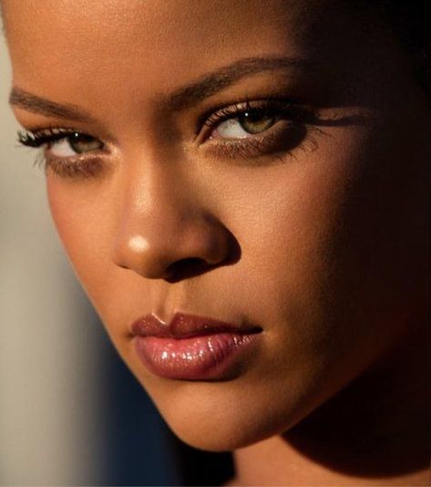 retrospectual: Rihanna, Close Up