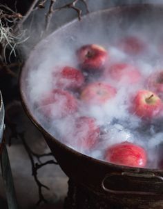 Halloween Apple Bobbing, Apple Bobbing Halloween, Bobbing For Apples Halloween, Bobbing Apples, Bob For Apples, 2000 Halloween, Rat Halloween, Spooky Foods, Apple Bobbing