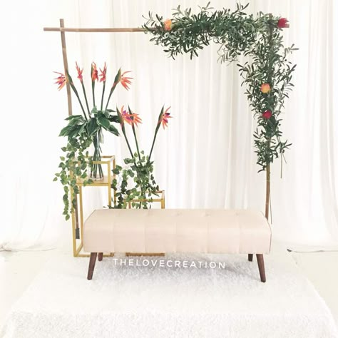 Simple Pelamin, Pelamin Rustic, Diy Pelamin, Pelamin Tunang, Nikah Ideas, Diy Wedding Wreath, Engagement Party Backdrop, Mini Pelamin, Pelamin Nikah