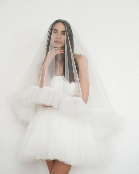 A moment in time: Scarlet mini wedding dress, Tina tulle veil—pure, unspoken elegance🤍 Shop online at havedressstore.com #scarlet_hd #tina_hd #havedress Ruffle Veil, Veil For Bride, Shoulder Length Veil, Short Veil, Bridal Photo, Mini Wedding Dresses, Bride Veil, Wedding Veil Accessories, Tulle Veils