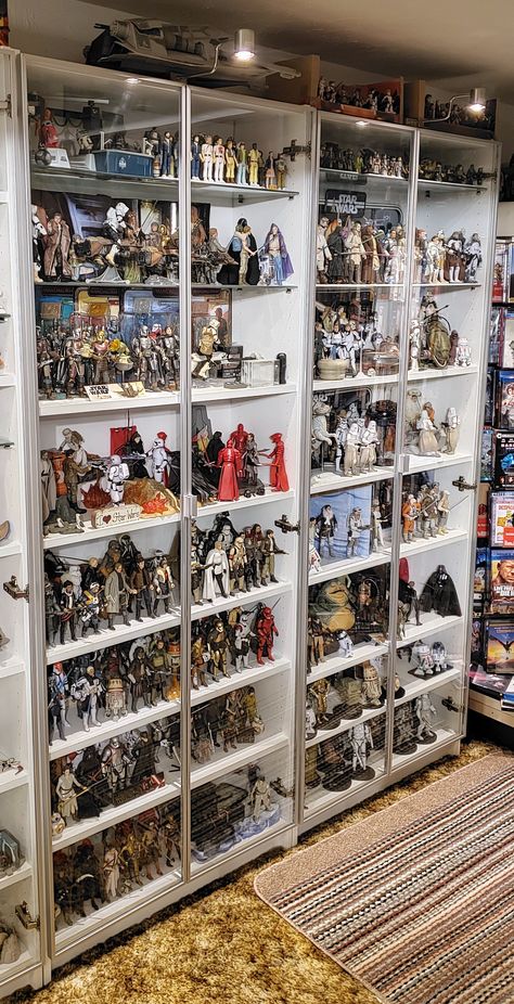 Star Wars Collection Display, Star Wars Action Figures Display, Comic Book Rooms, Toy Collection Room, Toy Collection Display, Vintage Star Wars Figures, Pokemon Room, Geek Room, Billy Bookcases