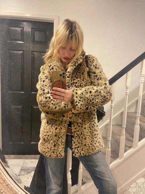 Cheetah Print Coat Outfits, Print Coat Outfit, Print Jacket Outfit, Cheetah Aesthetic, Blonde Wolf Cut, Leopard Coat Outfit, Leopard Print Fur Coat, Cheetah Print Coat, Cheetah Print Jacket