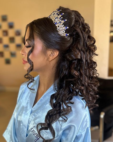 The big updo 🙃 One of my favorite 📲BOOK YOUR HAIR & MAKEUP ARTIST 📲AGENDA TU CITA 💄 📲ORDER YOUR CUSTOM ROBE AND SHOES/ ORDENA TU BATA Y ZAPATOS PERSONALIZADOS Traveling MUA in SWFL #vvsmakeup#quinceañeras#quinceaños#makeupartist#swflmua#fortmyersmakeupartist#lehighacresmua#maquillajeprofesional#maquillajedequinceañera#makeupvideos#GRWM#hairupdos#peinados#hairstyles# Make Up For Quinceanera, Xv Hair, Big Updo, Quince Makeup, Cinderella Quinceanera Themes, Quince Planning, Cinderella Quinceanera, Quinceanera Makeup, Your Hair