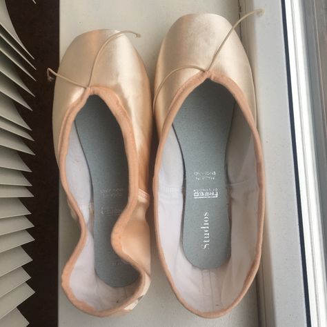 Pointe Shoes Freed, Freed Pointe Shoe, Ballet Lifestyle, Ballet Outfits, Pointe Shoe, Ballet Clothes, Pointe Shoes, Free Shoes, Shoes Color