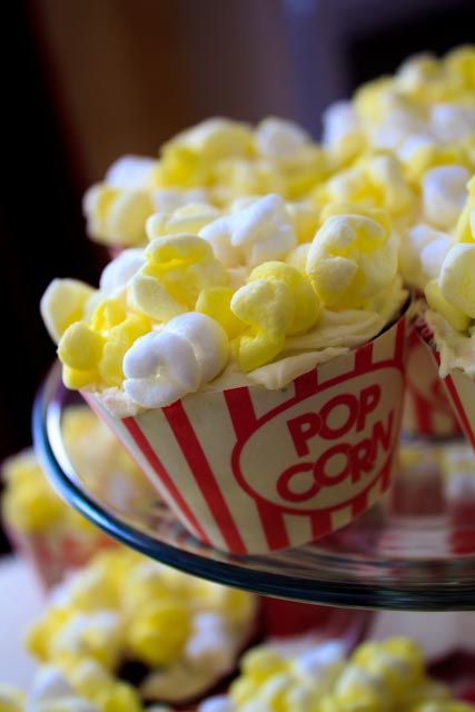 Popcorn Cupcakes, Cupcake Tutorial, Edible Creations, Creative Cupcakes, Birthday Desserts, Face Book, Beautiful Cake, Cupcake Wrappers, Cupcakes Decoration