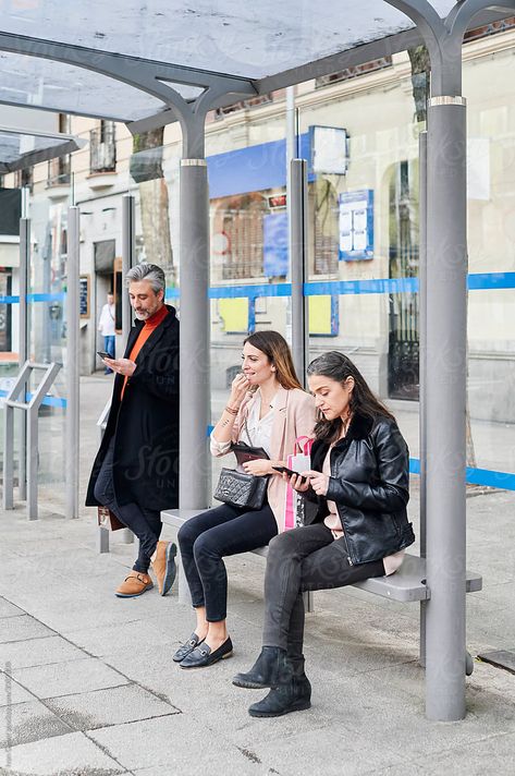 People Waiting For Bus, Groups Of People Photography, People In Public Photography, Group Of People Reference, Group Of People Photography, Group Of People Drawing, Bus Stop Drawing, Waiting At Bus Stop, People In City