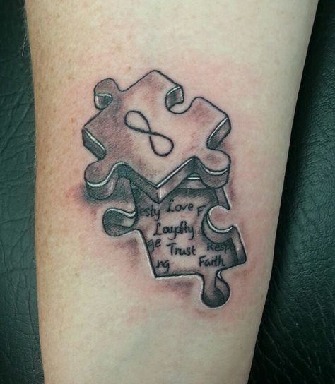 Matching 3D puzzle piece tattoo. Done by Tom Hacic @ RedHouse Tattoo and Piercing Jigsaw Tattoo, Puzzle Tattoo, Tato 3d, Puzzle Piece Tattoo, Couple Tattoos Unique Meaningful, Puzzle Tattoos, Tattoos Infinity, Couple Tattoos Unique, Pieces Tattoo