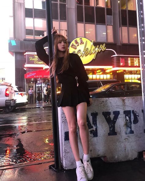 Lisa Black, Mode Ulzzang, Korean Fashion Summer, Woo Bin, K Fashion, Kim Woo Bin, Lisa Blackpink Wallpaper, Style Japonais, Street Style Summer