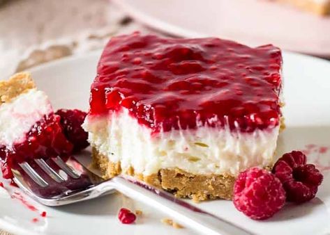 No Bake Raspberry Cheesecake No Bake Cheesecake With Raspberry Sauce, Raspberry Donut Cheesecake, Raspberry Cheesecake Recipes, No Bake Raspberry Cheesecake, Raspberry Topping, Baked Graham Cracker Crust, Raspberry Pie Filling, Yummy Donuts, Raspberry Dessert