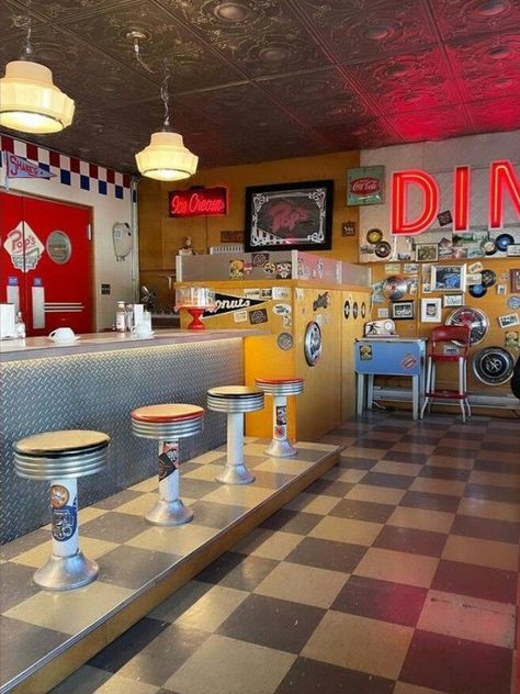 Pops Diner, Diner Aesthetic, 50s Diner, Kpop Diy, Soda Fountain, Vintage Americana, Cover Pics, Riverdale, Fallout