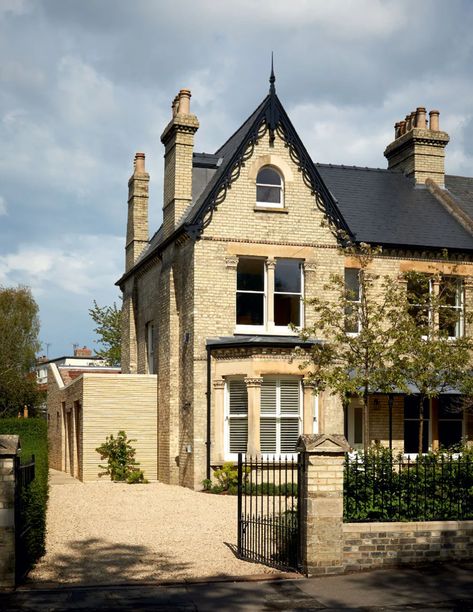 A Victorian house in London undergoes a California-style renovation | House & Garden Houses In California, Victorian Homes Exterior, Renovation House, Oak Handrail, Victorian Exterior, Victorian Renovation, Cambridge House, House In London, Case Study Houses