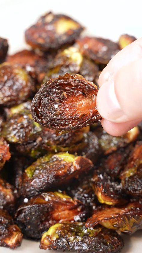 These super crispy roasted brussels sprouts are delicious with every crispy bite! They're great as sides or as a snack to enjoy! Brussel Sprouts Appetizer, Cj Eats, Fried Brussel Sprouts, Crispy Brussel Sprouts, Roasted Brussels Sprouts, Sprout Recipes, Brussels Sprouts Recipe, Roasted Brussel Sprouts, Brussels Sprouts