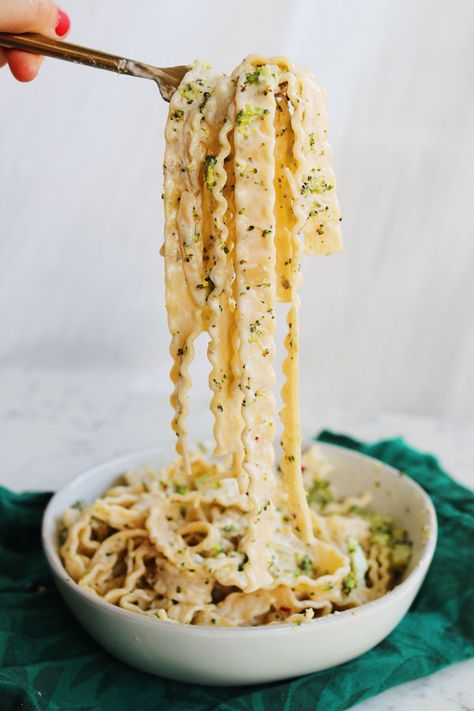 Traditional Pasta Dishes, Lemon Boursin Pasta, Debate Snacks, Malfadine Pasta Recipes, Malfadine Pasta, Shaved Broccoli, Boursin Cheese Pasta, Broccoli Grilled, Fancy Pasta