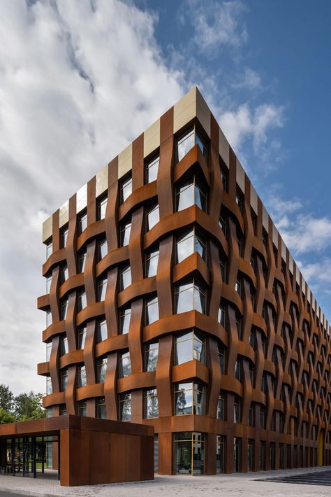 Sergei Tchoban uses Corten steel to create huge basket-weave facade Hotel Bali, Facade Cladding, Weathering Steel, Building Facade, Corten Steel, Facade Architecture, Facade Design, Structural Engineering, Office Building