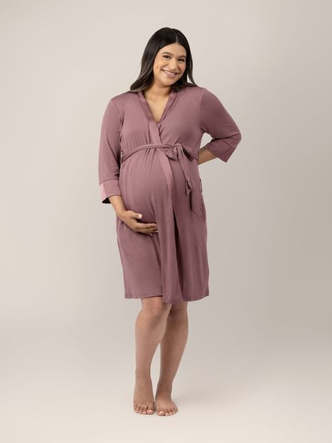 Not your average mom robe. A must-have for every stage of motherhood, this super-soft, sophisticated robe has two places to tie the belt, offering an empire waist (great for pregnancy) or a traditional waist (perfect for postpartum and beyond). A hospital bag must-have Doubles as a nursing nightgown/cover Satin collar and trim for an elevated look Three-quarter sleeves (a must for baby baths!) Deep pockets Kindred Bravely, Nursing Robe, Nursing Nightgown, Delivery Gown, Post Partum Outfits, Bamboo Pajamas, Pregnancy Wardrobe, Pajama Dress, Hospital Bag