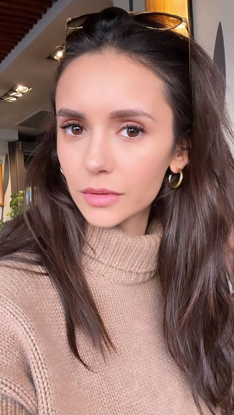 Nina Dobrev Hair Color, Nina Dobrev Makeup, Nina Dobrev Instagram, Nina Dobrev Hair, Nikolina Konstantinova Dobreva, Nina Dobrev Style, Brunette Actresses, Ig Pics, Deep Autumn