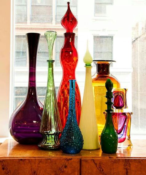 Beautiful Colored Glass Bottles, Genie In A Bottle, زجاج ملون, Colored Vases, Genie Bottle, Glas Art, Gorgeous Glass, Bottle Vase, Glass Decanter