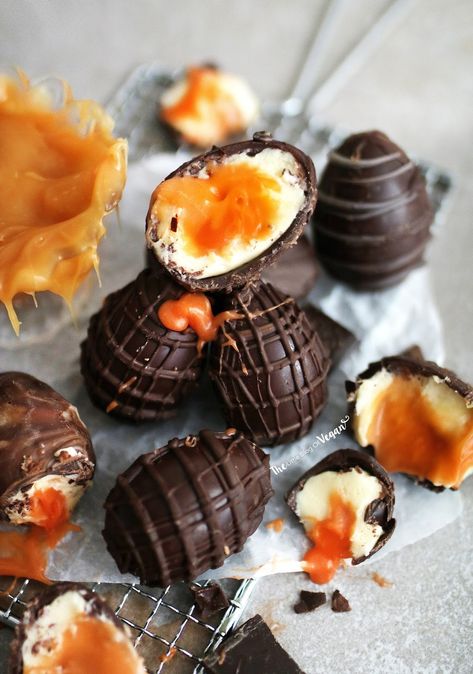 Vegan Creme Eggs | The Little Blog Of Vegan Vegan Easter Treats, Vegan Easter Dinner, Vegan Easter Recipes, Creme Eggs, Chocolate Fudge Sauce, Vegan Easter, Vegan Candies, Egg Recipe, Creme Egg