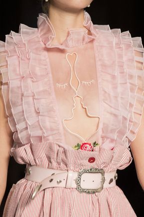 Vivetta / SS17 RTW Couture Dior, Milan Fashion Weeks, Kid Fashion, Winter Trends, Mode Inspiration, Pastel Goth, Fashion Week Spring, Fashion Details, Milan Fashion Week