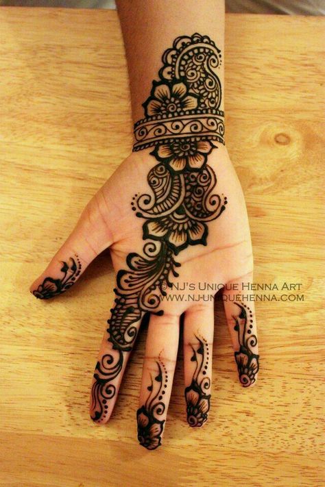 Henna For Inside Hand, Mehndi Design Inside Hand, Mendhi Designs Inside, Inside Henna Design, Mehendi Designs For Hands Inside, Inside Mehndi Designs, Simple Mehndi Designs Inside Hand, Mehndi Inside Hand, Mehndi Designs Inside