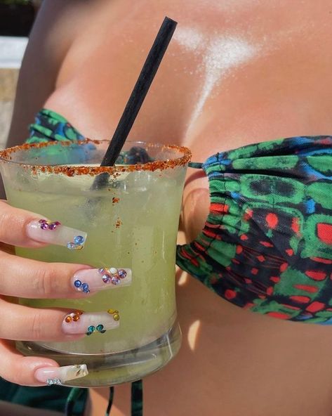 Vacay Poses, Summer In Mexico, Aesthetic Vacation Pictures, Beach Vacation Aesthetic, Summer Vacation Aesthetic, Aesthetic Summer Vibes, Ocean Tropical, Summer Picture Poses, Mode Hippie