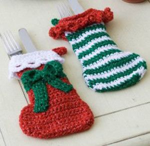 Silverware holders. Can also stuff with candy along with the silverware and let them take 'me home as a hostess gift. Crochet Christmas Stocking Pattern, Elf Stocking, Crochet Stocking, Crocheted Christmas, Crochet Christmas Stocking, Crochet Christmas Gifts, Confection Au Crochet, Crochet Xmas, Christmas Stocking Pattern