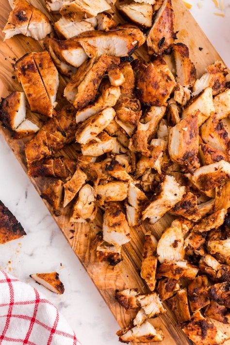 Copycat Chipotle Chicken Chipotle Restaurant, Copycat Chipotle Chicken, Restaurant Chicken, Chipotle Copycat Recipes, Chipotle Copycat, Chipotle Recipes Chicken, Chipotle Recipes, Copycat Chipotle, Costco Chicken