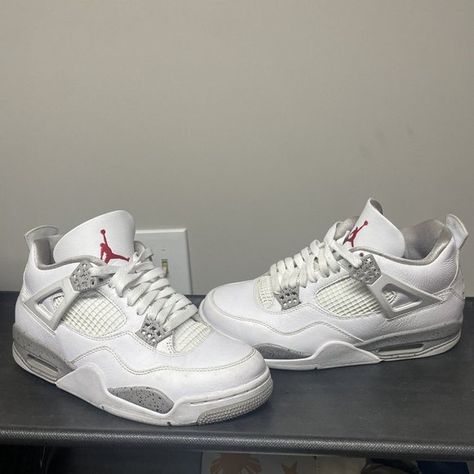 Jordan 4 Retro Mid White Oreo Pretty Sneakers, Nike Shoes Air Force, Nike Fashion Shoes, Pretty Shoes Sneakers, Jordan Shoes Retro, Shoes Sneakers Jordans, All Nike Shoes, Shoes Outfit Fashion, Shoes Jordan