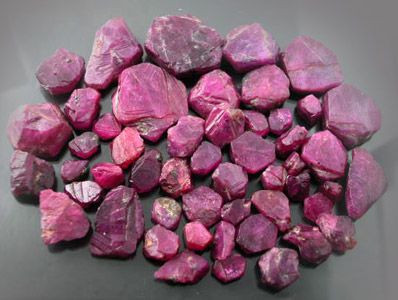 raw rubies....this is why i love rubies so much.. they are beautiful even before they are polished. Raw Ruby Stone, Minerals Crystals Rocks, Raw Ruby, Spiritual Warrior, Desktop Wallpaper Pattern, Raw Minerals, Akashic Records, Quartz Geode, Crystal Magic