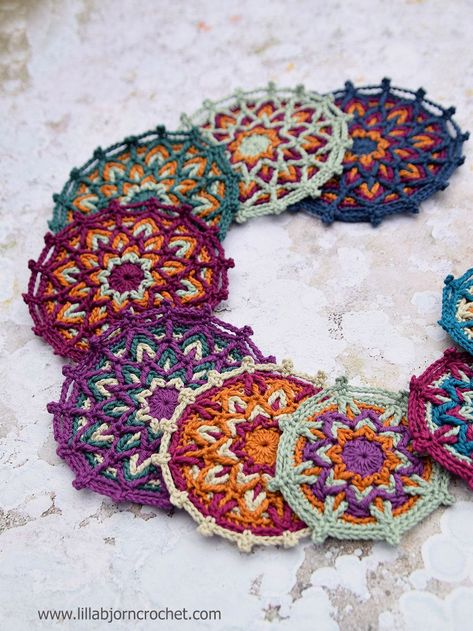 Mini Mandala Crochet, Crochet Small Mandala, Small Crochet Mandala, Crochet Pin Cushion Pattern, Mandala Crochet Free Pattern, Crochet Mandala Pattern Free, Round Crochet Pattern, Crochet Brioche, Hippie Crochet Patterns