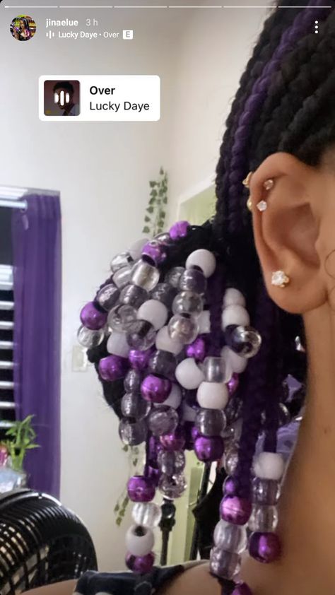 Purple Beads Braids, Purple Braids Aesthetic, Colorful Box Braids With Beads, Natural Hair Box Braids With Beads, Purple Box Braids With Beads, Black And Purple Braids With Curls, Short Braids With Beads With Color, Purple Peekaboo Braids With Beads, Bead Combos For Hair