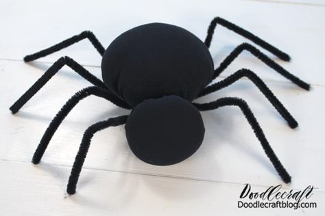 Hand Sewn Spider Halloween Decoration with Poly-Fil Spider Sewing Pattern, Spider Diy, Spider Tutorial, How To Make Spiders, Big Spiders, Spider Pattern, Large Spiders, Halloween Circus, Halloween Spider Decorations