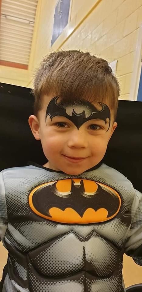 Simple Face Painting Ideas For Kids Boys, Boys Face Painting, Batman Face Paint, Mask Face Paint, Face Painting For Boys, Batman Mask, Painting Halloween, Batman Kids, Face Painting Easy