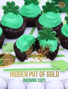 Treats For Work, St Patricks Food, St Patrick Day Snacks, Irish Desserts, St Patrick Day Treats, Brownie Cups, St Patricks Day Food, School Treats, Saint Patties