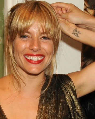 swallow tattoo - like this - same positioning but just silhouette and 3. Sienna Miller Tattoo, Stars Meaning, Sienna Miller Hair, Tattoo Stars, Sienna Miller Style, Sparrow Tattoo, 70s Hair, Swallow Tattoo, Love Or Hate