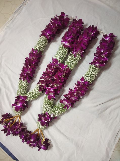 Purple Garland Wedding Indian, Garland Wedding Indian Reception, Latest Garlands For Wedding, Orchid Garland Wedding Indian, Orchid Varmala Indian Weddings, Garlands Wedding Indian Flower For Reception, Indian Wedding Garland Marriage, Flower Garland Wedding Brides, Varmala Indian Weddings Garlands