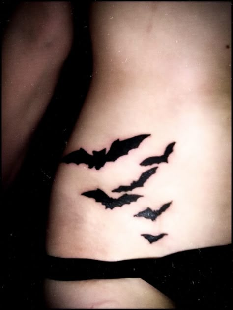 Goth Back Tattoo, Tattoos Emo, Nature Tattoo Ideas, Emo Tattoos, Scene Tattoo, Spooky Ideas, Cool Nature, Goth Tattoo, Bone Tattoos