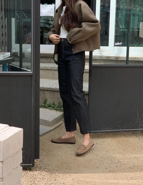 Suede Loafers Outfit Women, Suede Loafers Outfit, Loafers Women Outfit, Loafers Outfit Women, Loafer Fashion, Suede Loafers Women, Sick Fits, Loafers Outfit, Coat Outfit