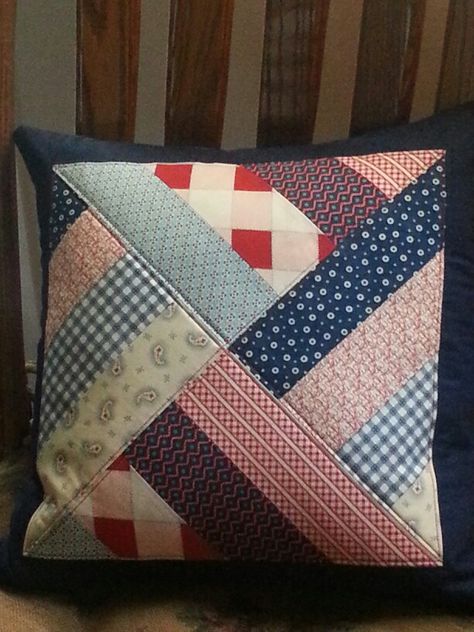 Basketweave pillow Projek Menjahit, Quilted Pillow Covers, Sewing Cushions, Patchwork Cushion, Bantal Sofa, Memory Pillows, Ideas Craft, Fabric Ideas, Patchwork Pillow